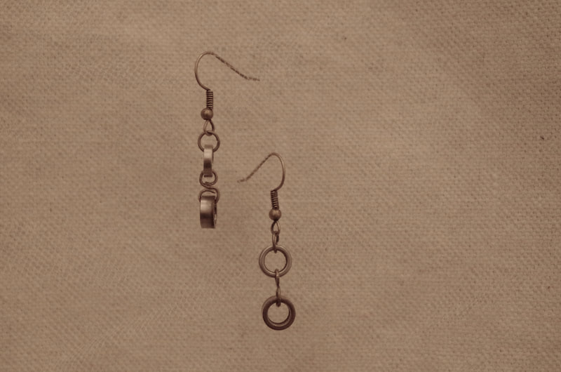 Chain part earrings